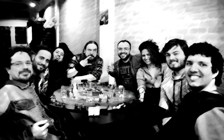 Foto de Jogadores do Planeta Insano, um jogo de tabuleiro com massinha.