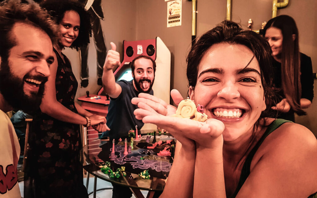 Criaturas do Planeta Insano, um jogo de tabuleiro com massinha.