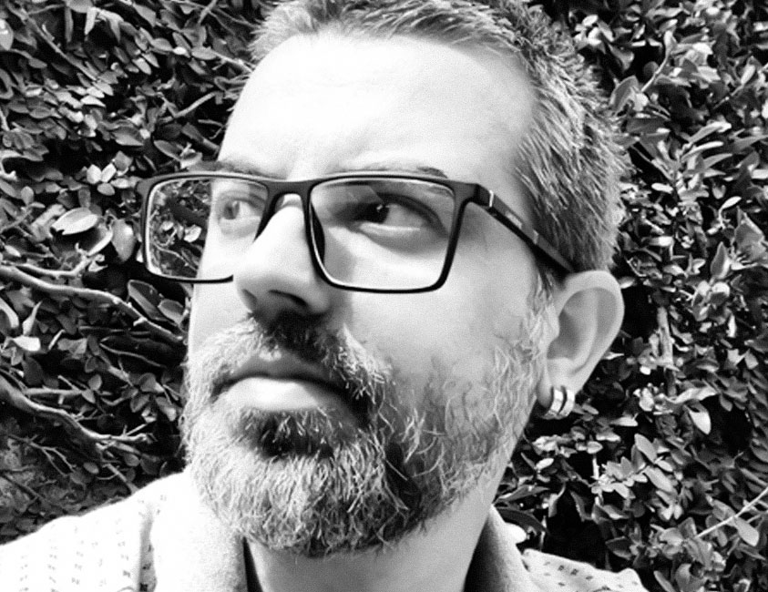 Retrato do artista Isaac Tiago.